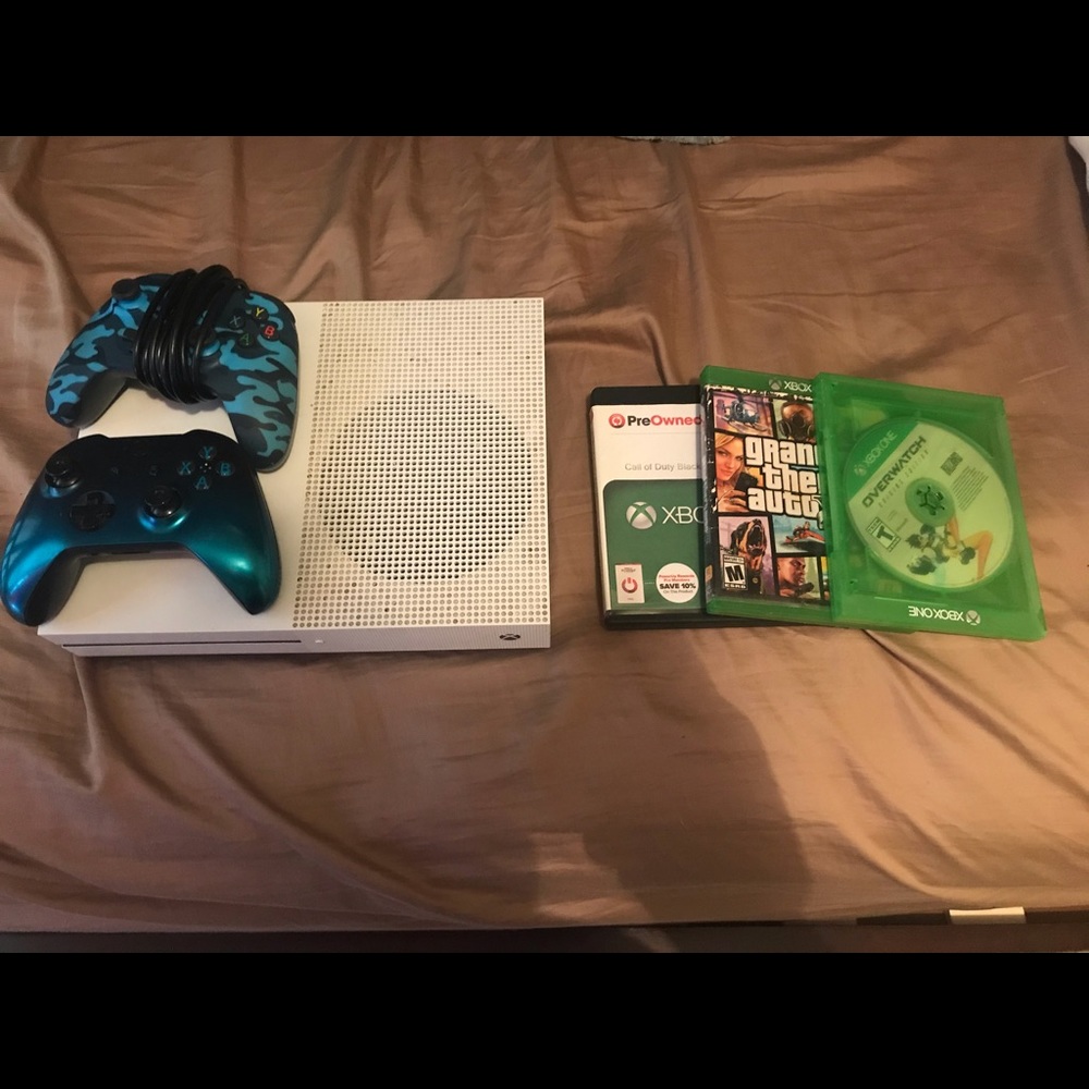 Xbox one s - Picture 1 of 1